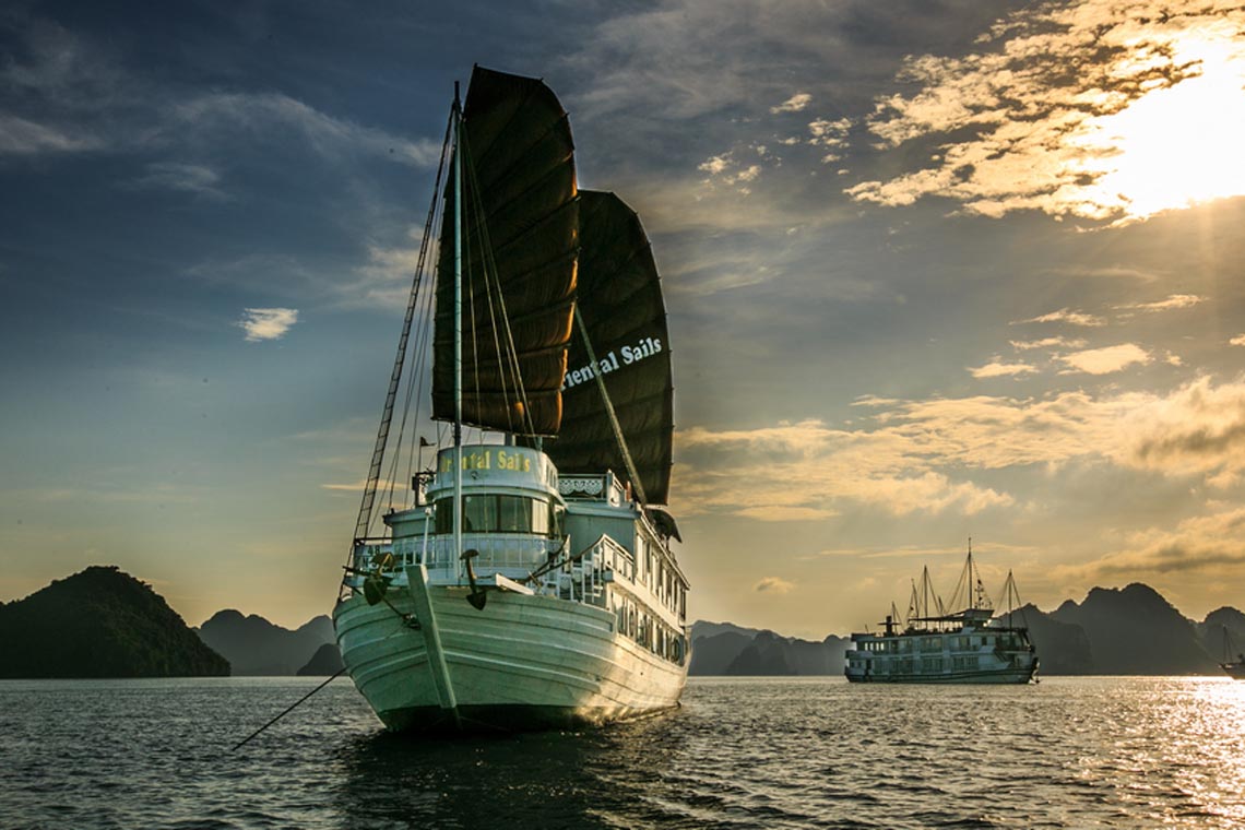 Paradise Sails Cruise (Hạ Long) 