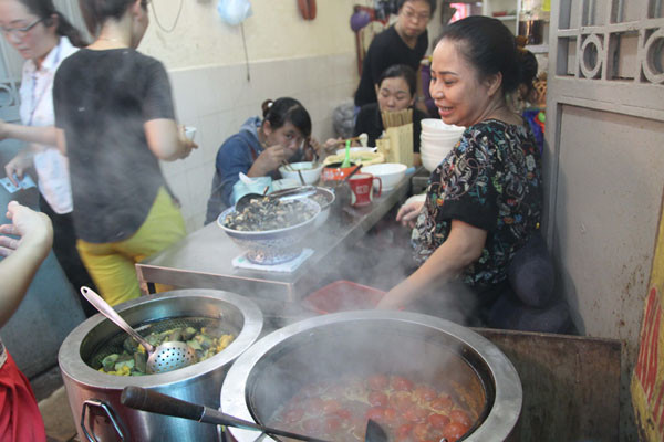 Cheap but delicious cuisine in Hanoi (1)