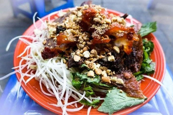 Cheap but delicious cuisine in Hanoi, Vietnam 