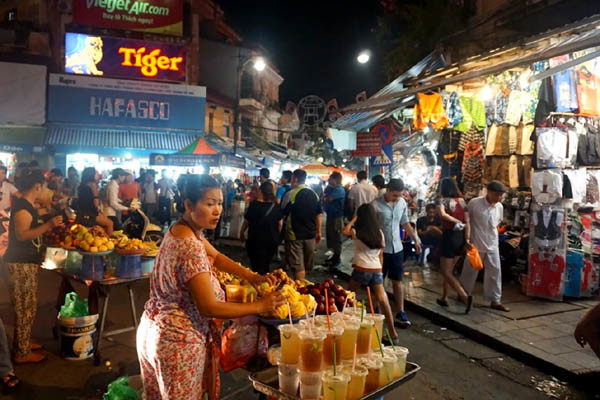 travel hanoi night market