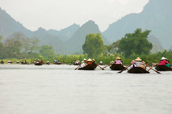 travel hanoi perfume pagoda