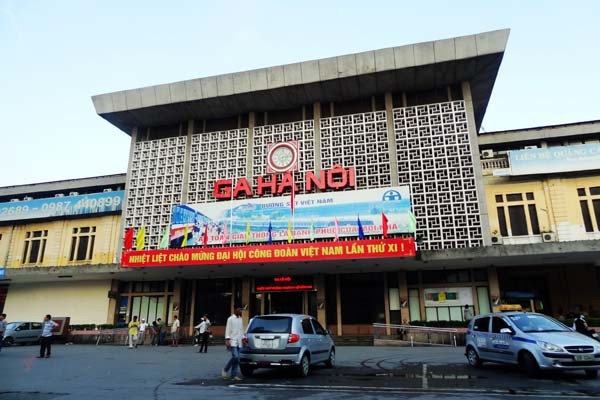 travel hanoi train station